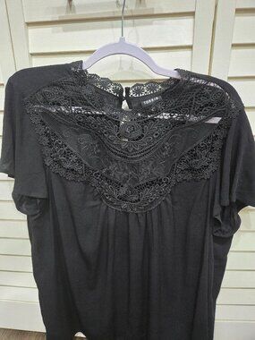 Torrid Black lace top size 00